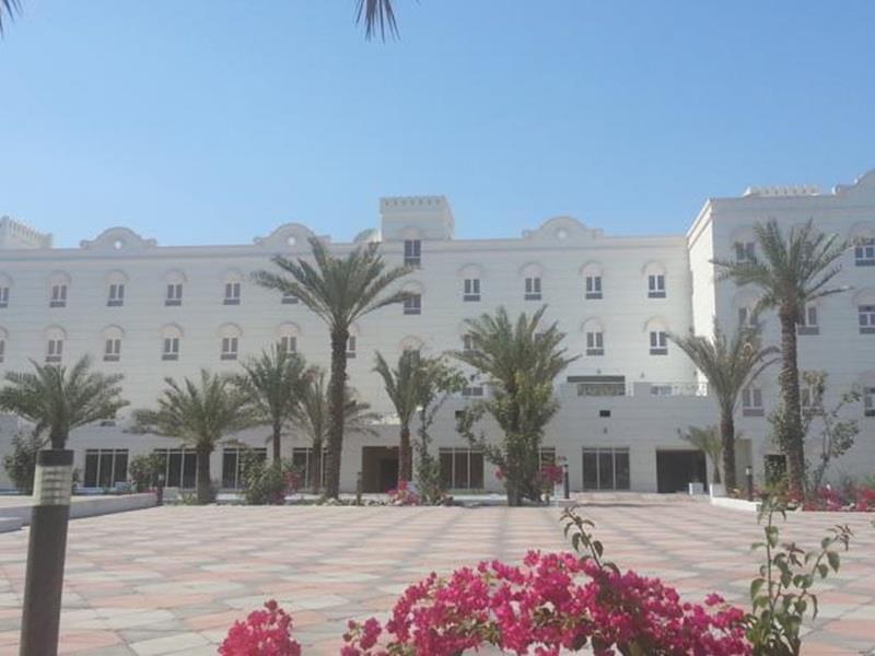 فندق رويال غاردنز صحار المظهر الخارجي الصورة